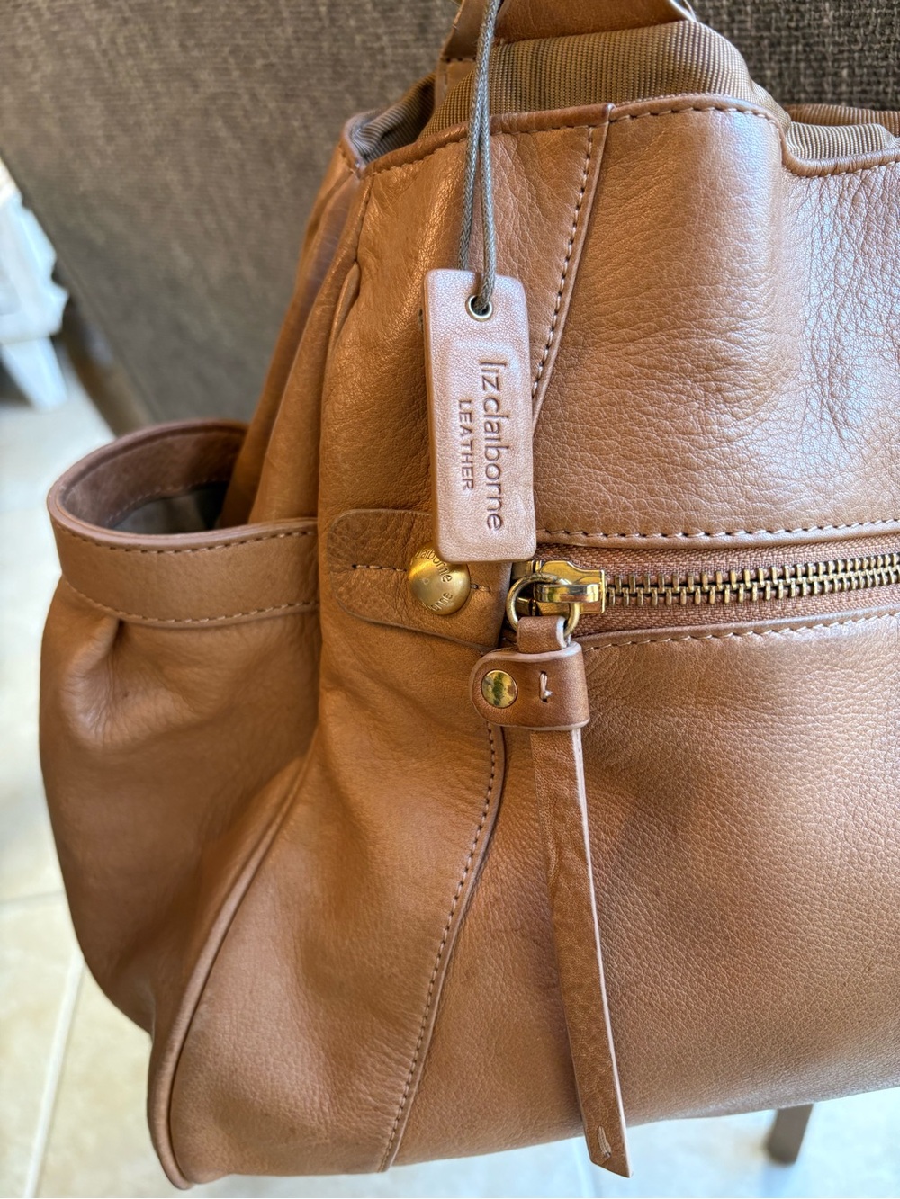 Pristine Vintage Liz Claiborne Genuine Leather Shoulder Bag w/Gold Ring Accents - Picture 2 of 10